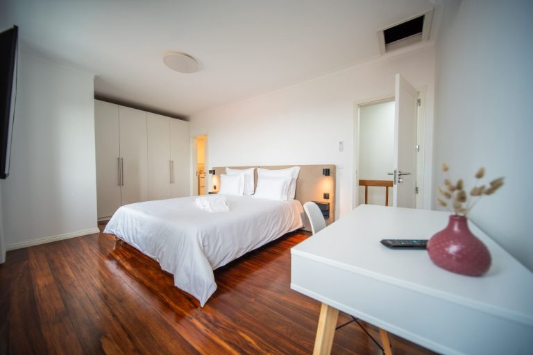 Casa 3: Bedroom with wooden floor