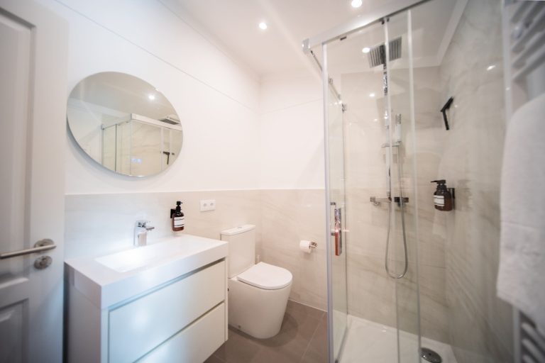 Casa 5: Bathroom with shower