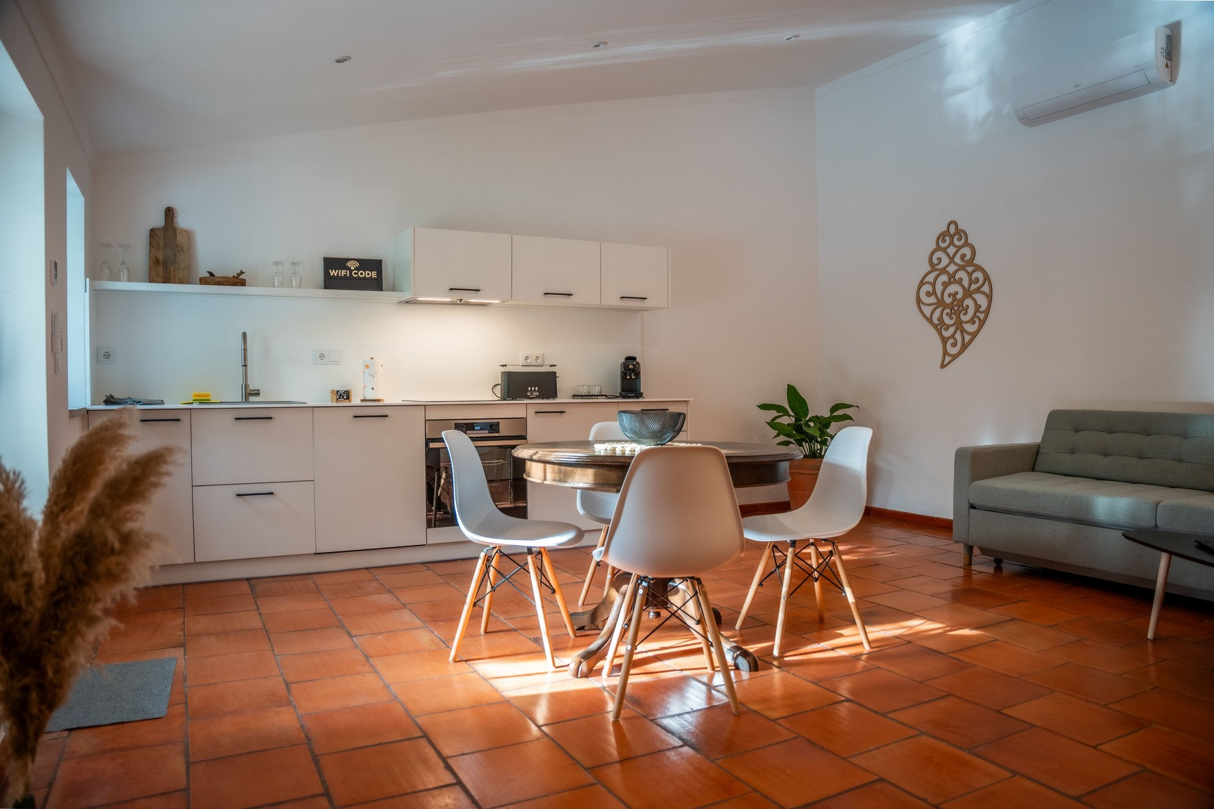 Casa 5: Kitchen and dining area