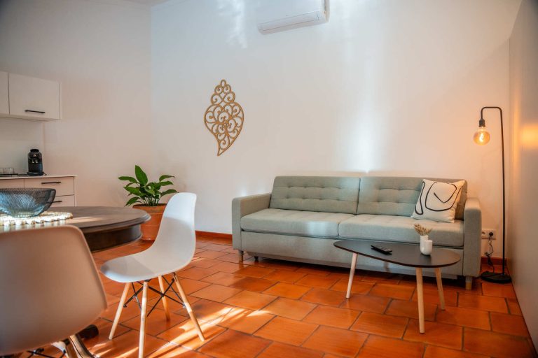 Casa 5: Living area with sofa