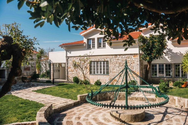 Casa 7: Courtyard in front of the house