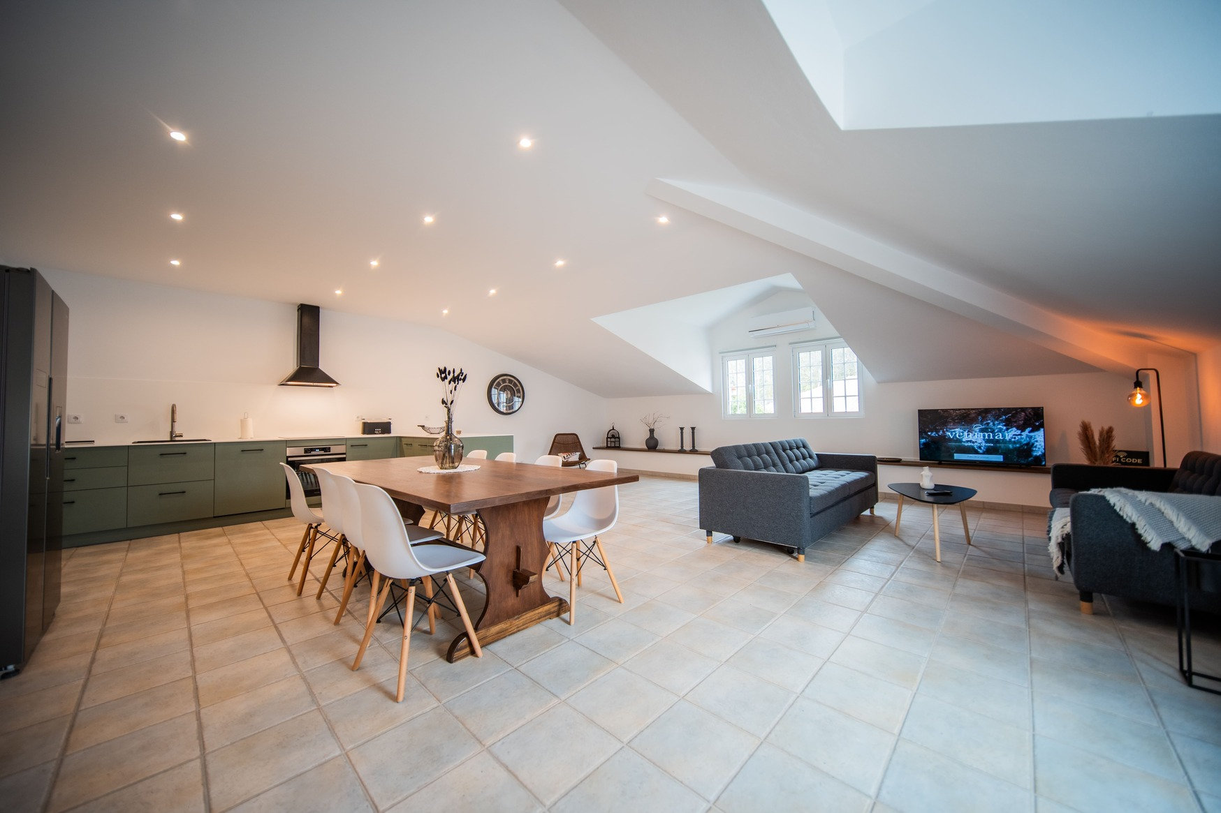 Casa 7: Open-plan living area with kitchen