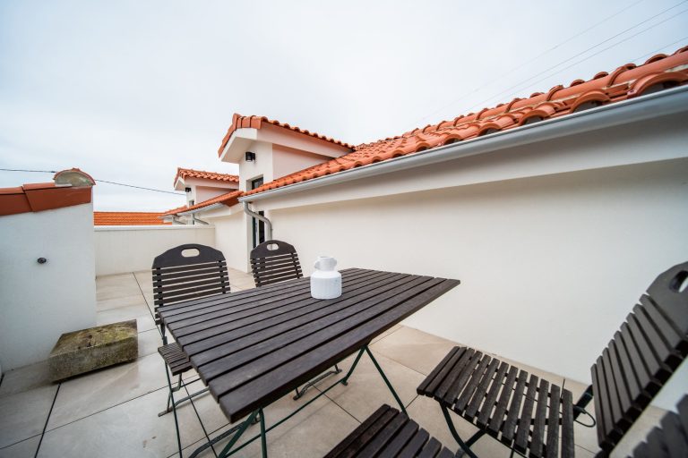 Casa 7: Roof terrace with table and chairs