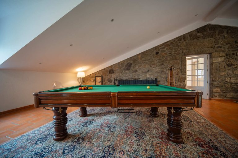 Casa 8: billiard table