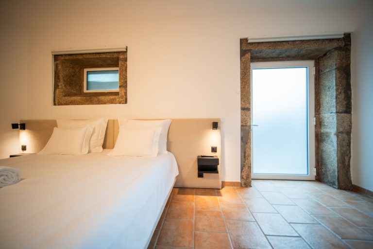 Casa 8: bedroom with door to the outside