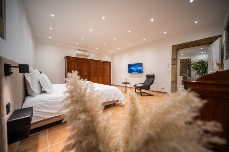Casa 8: bedroom with armchair